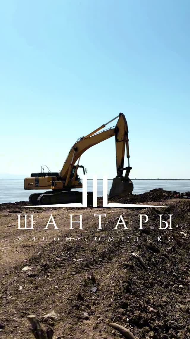 На строительной площадке продолжаются работы