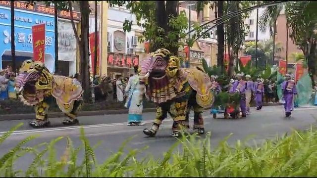 Сишуанбаньна и новогоднее шествие в Китае
