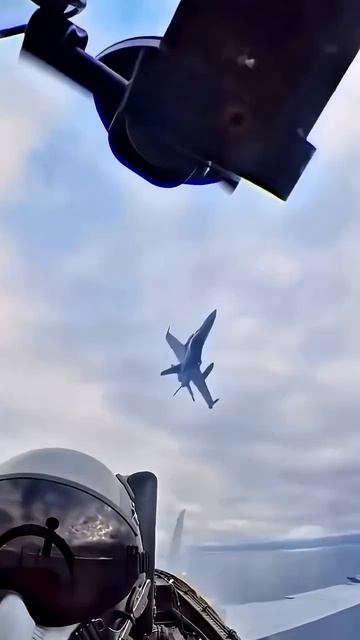 Невероятные маневры на военных самолетах