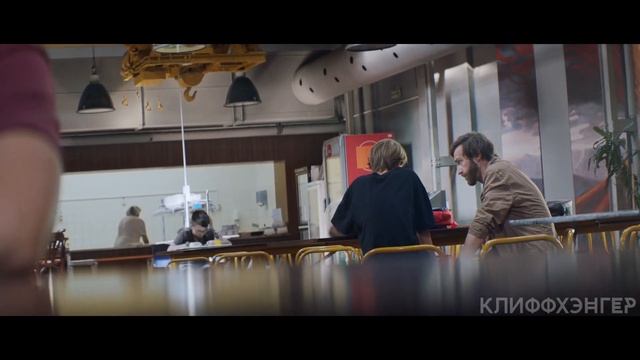 Парень выполняет УЖАСНЫЕ ЗАДАНИЯ шантажиста, спалившись за ЭТИМ делом на камеру [краткий пересказ]