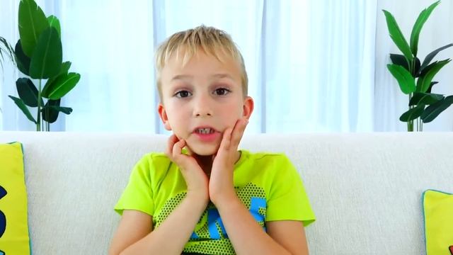 Влад и Ники притворяются играют с малышом Крисом  Смешные истории для детей