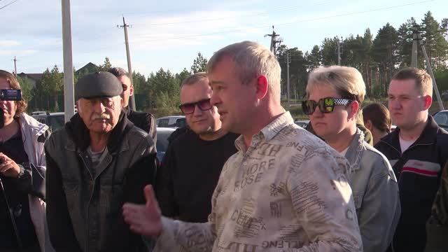 Замминистра ответил на вопросы жителей Смоленки по обновленной дороге