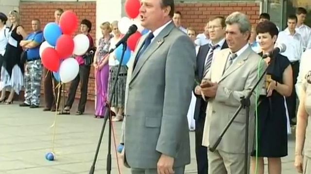 Выпускники на октябрьской площади (ТВ Орехово-Зуево, июнь 2011)