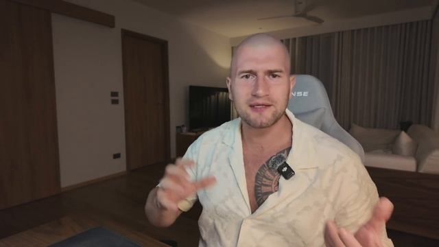 ЖЕСТКО РАЗМАЗАЛ ФЕМИНИСТОК У ВСЕХ НА ГЛАЗАХ! ПОСМОТРИ ПОКА НЕ ПОЗДНО - Андрей