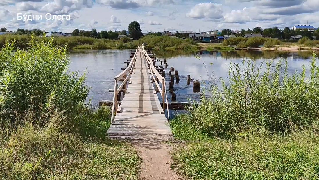 Первый раз перехожу речку по новому мосту. Собрал кучу грибов и ягоды черники. 18.08.26