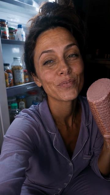 Момент, когда все духовные практики и попытки быть «осознанной богиней» терпят крах ровно в 23:00.