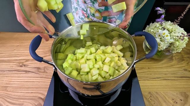 Кабачковая икра на зиму..mp4
