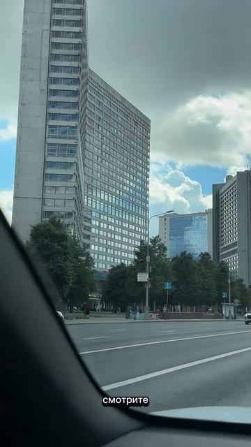Экскурсия из окошка автомобиля, ул. Воздвиженка, Садово-Кудринская