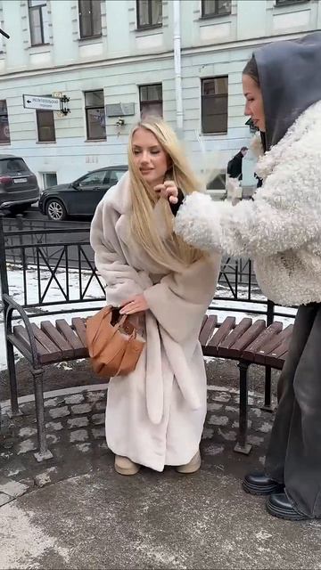 ШОК! 150 кг женщина садится на тюменские наушники 😱