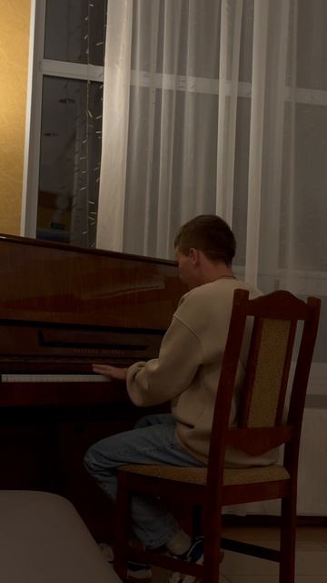 Сыграл новую авторскую композицию на пианино 🎹