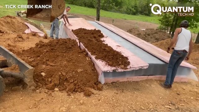 Семья строит удивительное подземное убежище от штормов  от Tick Creek Ranch