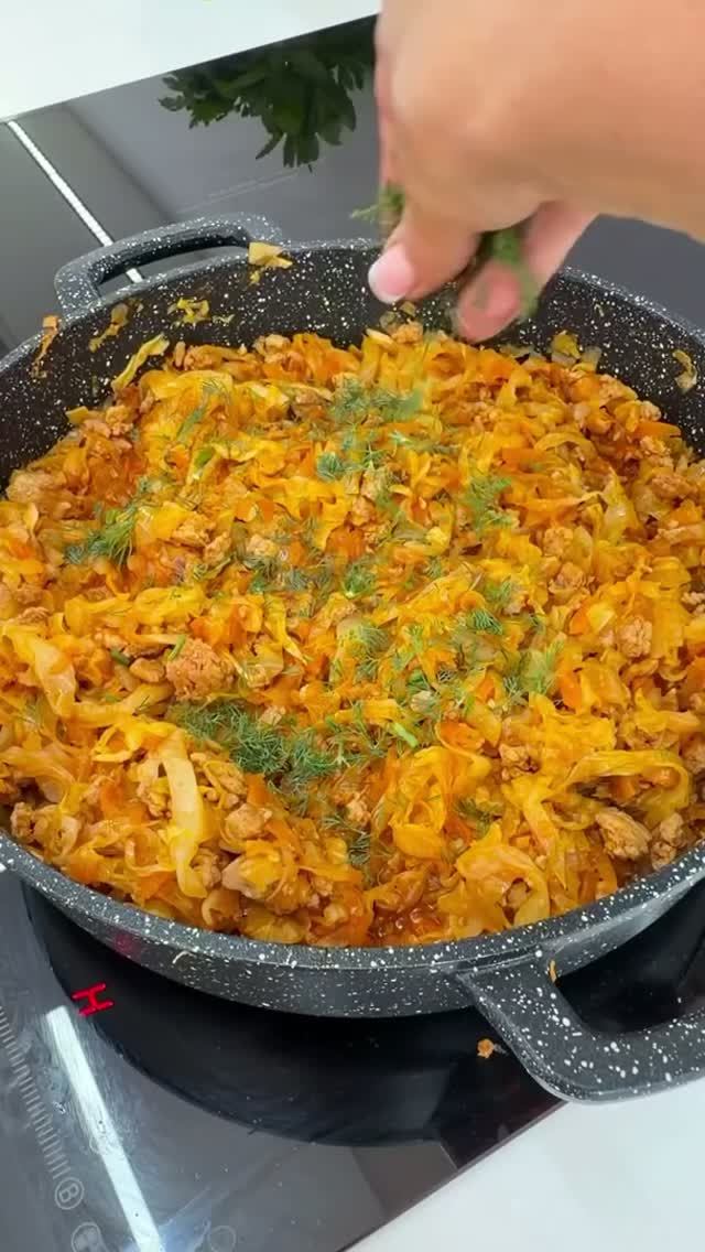 Тушёная капуста с фаршем.