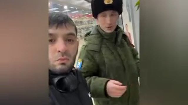 ☝️Абу собака ходит снимает военных и выкладует в интернет,вдумайтесь это во время войны.