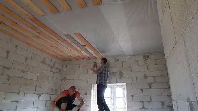 Подшивка чернового потолка в зале и кухне