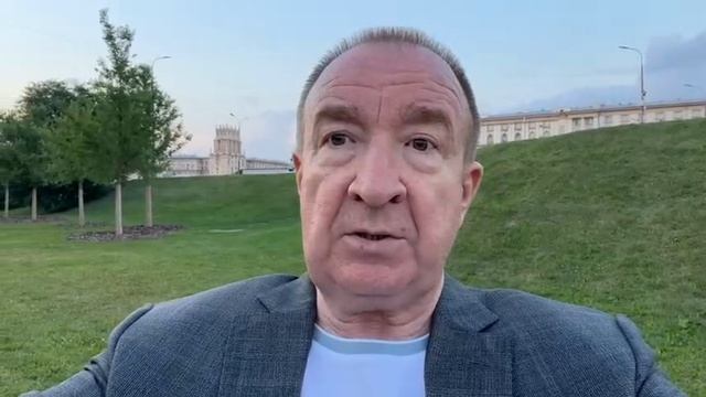 Игорь Панарин перед презентацией первого в мире учебника по информационной и гибридной войне.