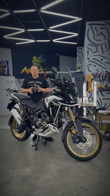 Полная оклейка Honda Africa Twin в глянцевый полиуретан