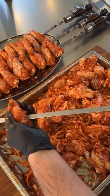 Сочный шашлык из куриных крылышек на мангале 🔥🍗