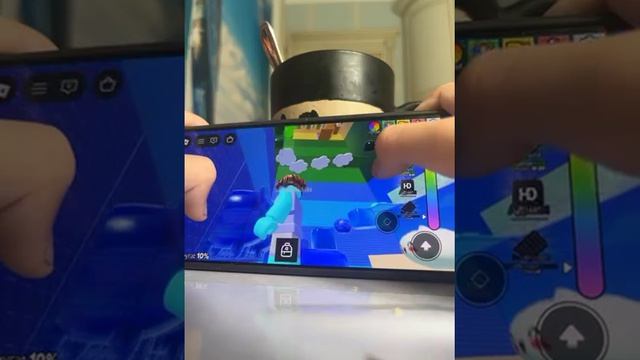 Ильнар с Вероникой проходит игру паркур антистресс