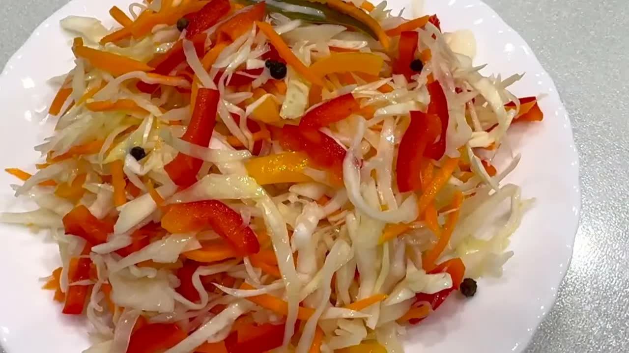 Маринованная капуста в горячем маринаде.Готовлю только так.