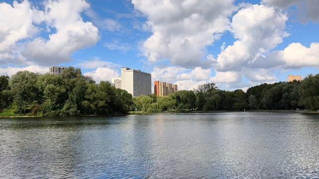 Парк Дружбы: когда природа и город идеально сочетаются. Релакс-видео. Август 2026