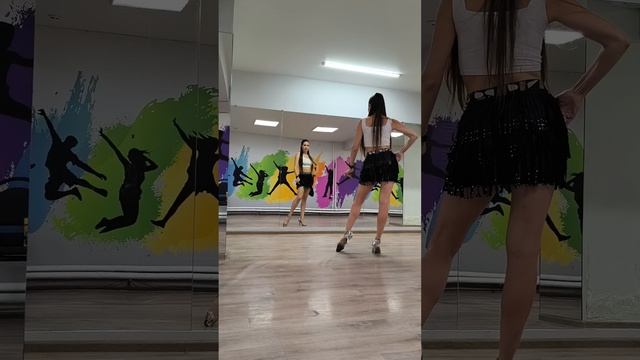1) Начинающие Румба — шаг в сторону
