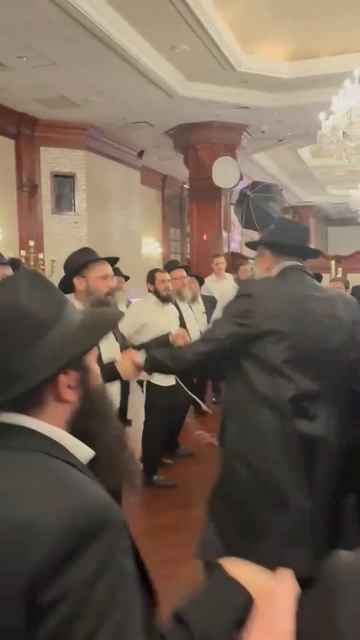 Свадьба жениха, р. Моше Цви Гирша, сына раввина общины «Сокол-Аэропорт»,р. Боруха Кляйнберга