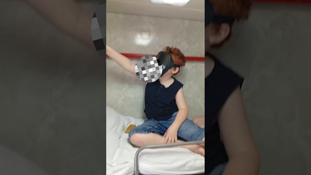 мы на поезде едем обратно домой
