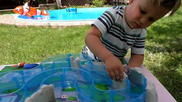 Рома и Диана играют с игрушками Немо Дори водный трек Finding Dory Water Track Robofish