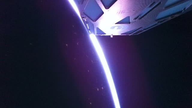 Рассвет на орбите с технологической камеры Лобачевского