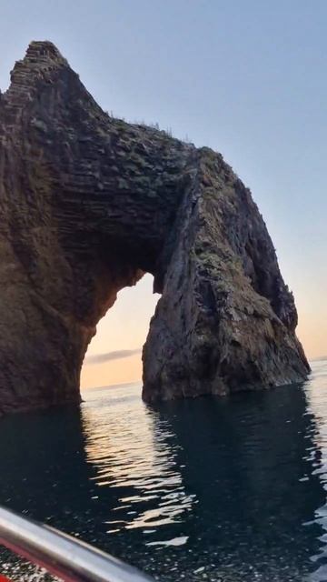 Золотые ворота в Крыму на рассвете