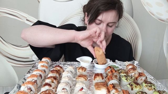 Мукбанг, роллы 🍣 🤤