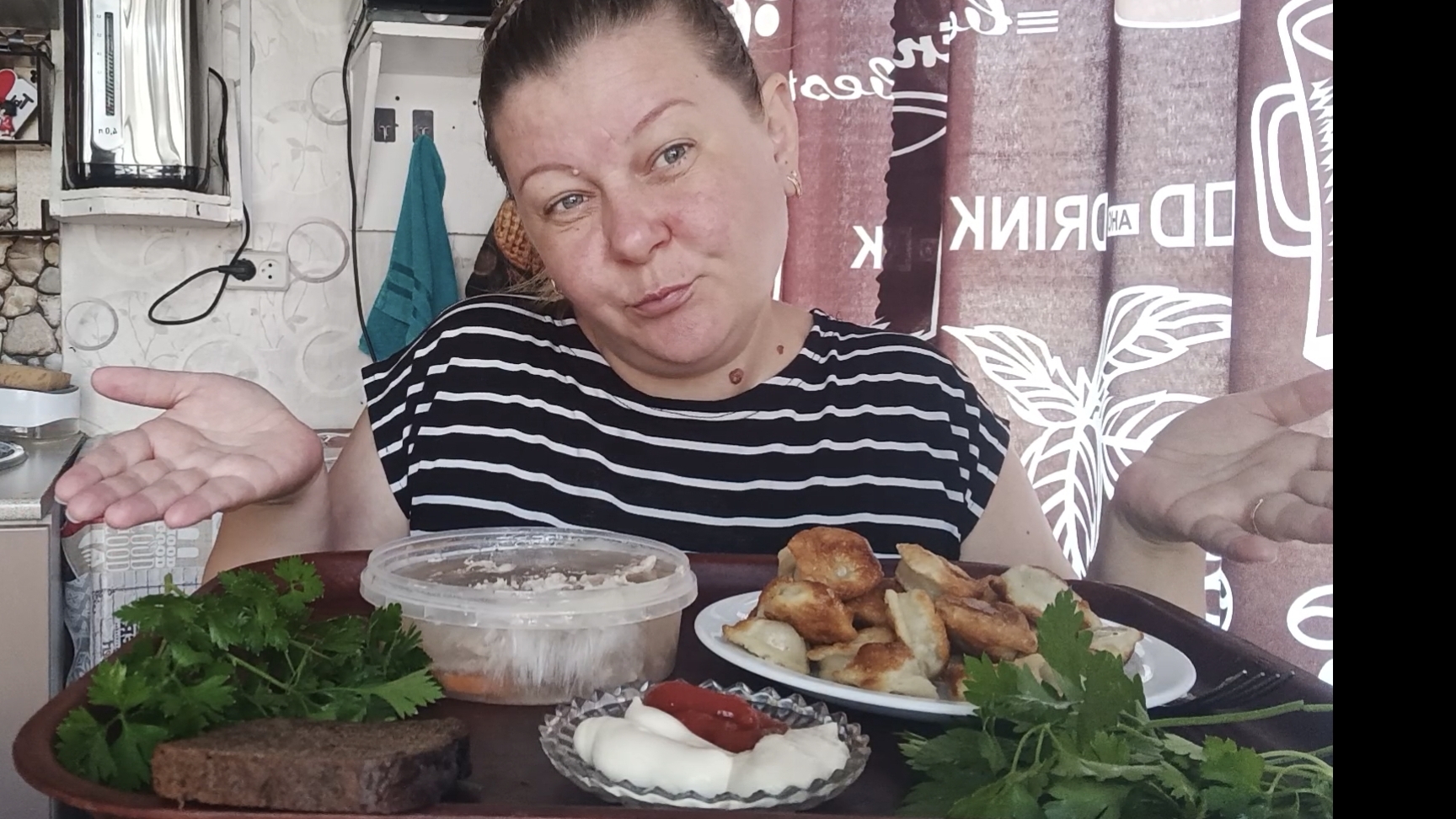 мукбанг/обжорыч/еда на камеру/жареные пельмени/холодец/