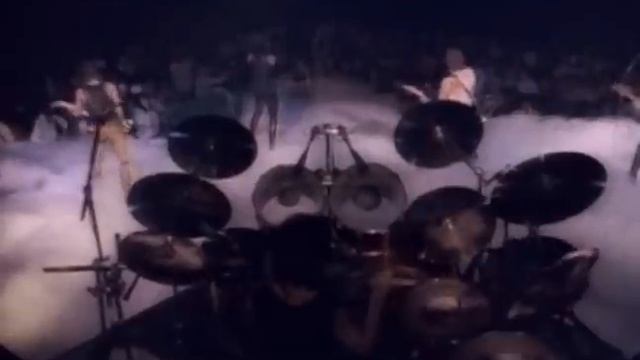 Scorpions - Still Loving You (Official Video) [7pOr3dBFAeY]