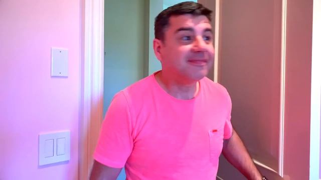 Настя и папа играют в сон
