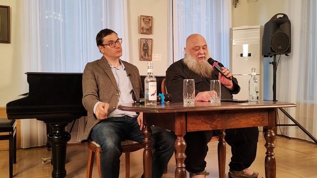 Писатель Владимир Березин в клубе «Черновик» с Сергеем Шаргуновым