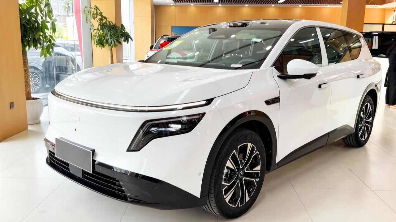 Nissan NX8 EV 2026 года. Великолепный автомобиль для ближайшего будущего. Обзор автомобилей