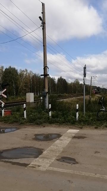 тэп70бс проезжает с тэм18дм через переезд