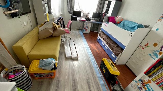 Самостоятельно переложил ламинат в детской комнате