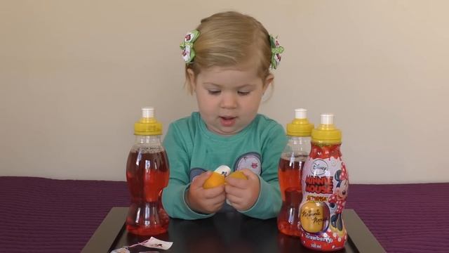 Диана открывает сок с сюрпризом Минни Маус Дисней