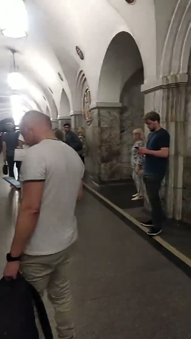 Станция метро Парк Культуры интерьер, пассажиры, поезда Москва Фрагмент 5