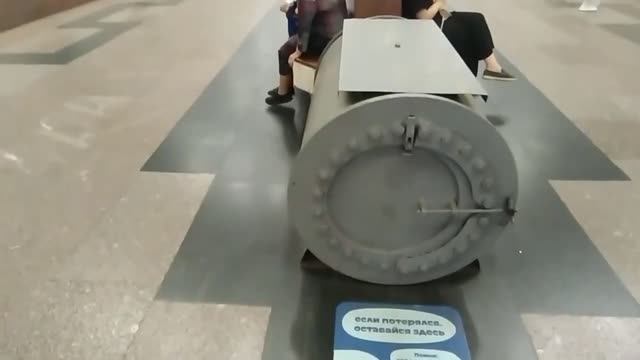 Мина Ленина - та сАмая на станции метро Южная интерьер, пассажиры, поезда Москва Фрагмент 7
