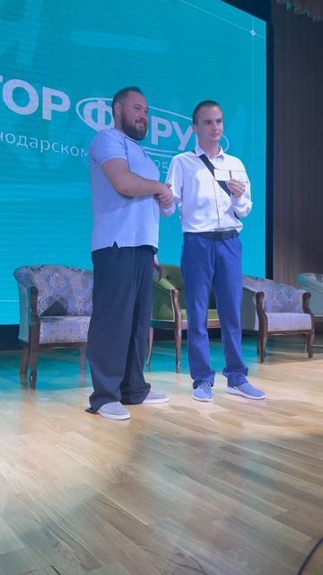 Стал членом политической 
партии 