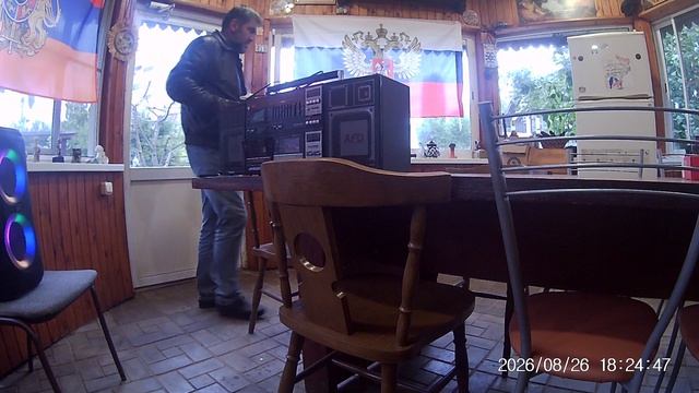 Приятная атмосфера беседки и музыки диско 80х.