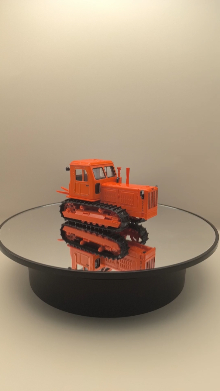 Гусеничный трактор Т-4А «Алтай» красный 1:43 Тракторы: история, люди, машины №17 Hachette