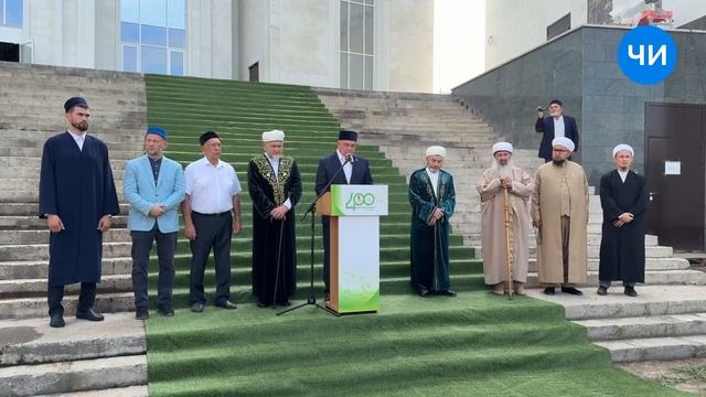 Установка полумесяца на мечеть Джамиг