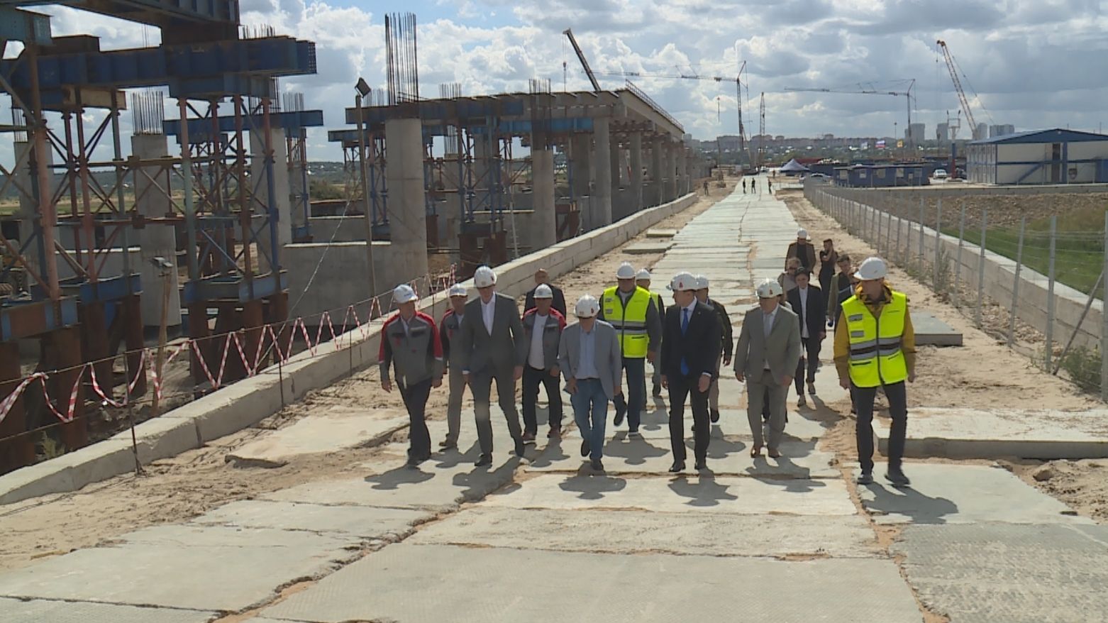Новый мост через Оку готов почти на треть