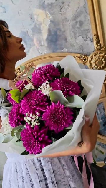 Букет цветов из хризантемы и зелени «Розовый туман»