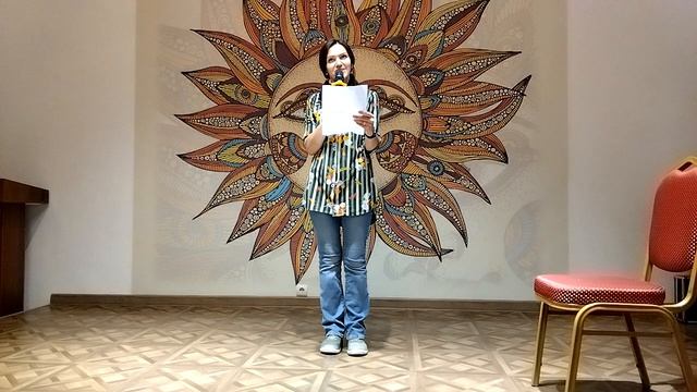 Дарья Чемисова читает стихи