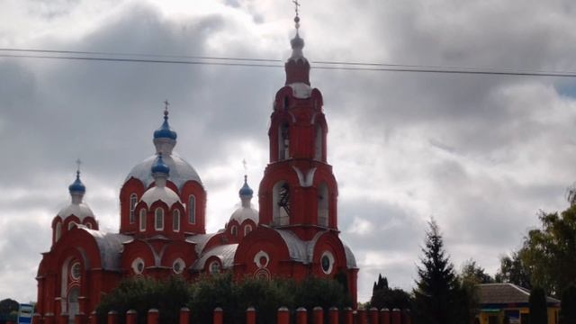 Купола в России кроют чистым золотом, чтобы чаще Господь замечал...