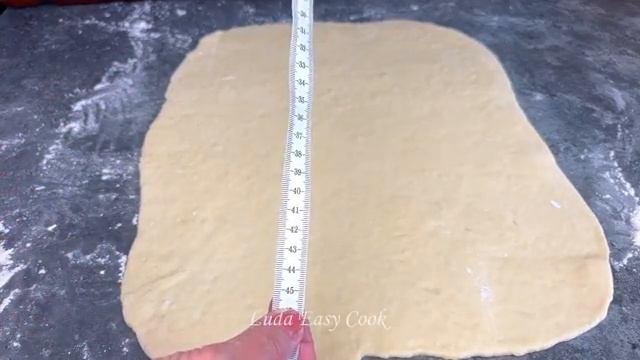 Просто сворачиваю тесто с яблоками ЯБЛОЧНЫЕ БУЛОЧКИ БЕЗ ДРОЖЖЕЙ мягкие внутри хрустящие сверху